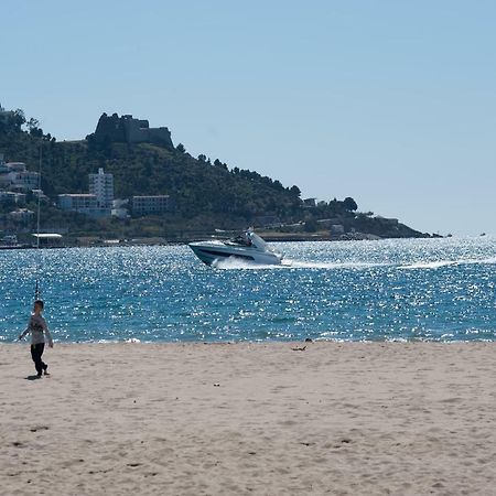 Apartamento A Pie De Playa, Climatizado Y Parking Roses Exterior photo